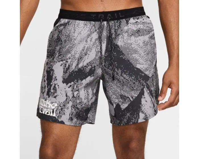 Nike Dri-fit Trail Stride MB 7in Shortshvid / Sort - Shorts med Reflekser og Lommer