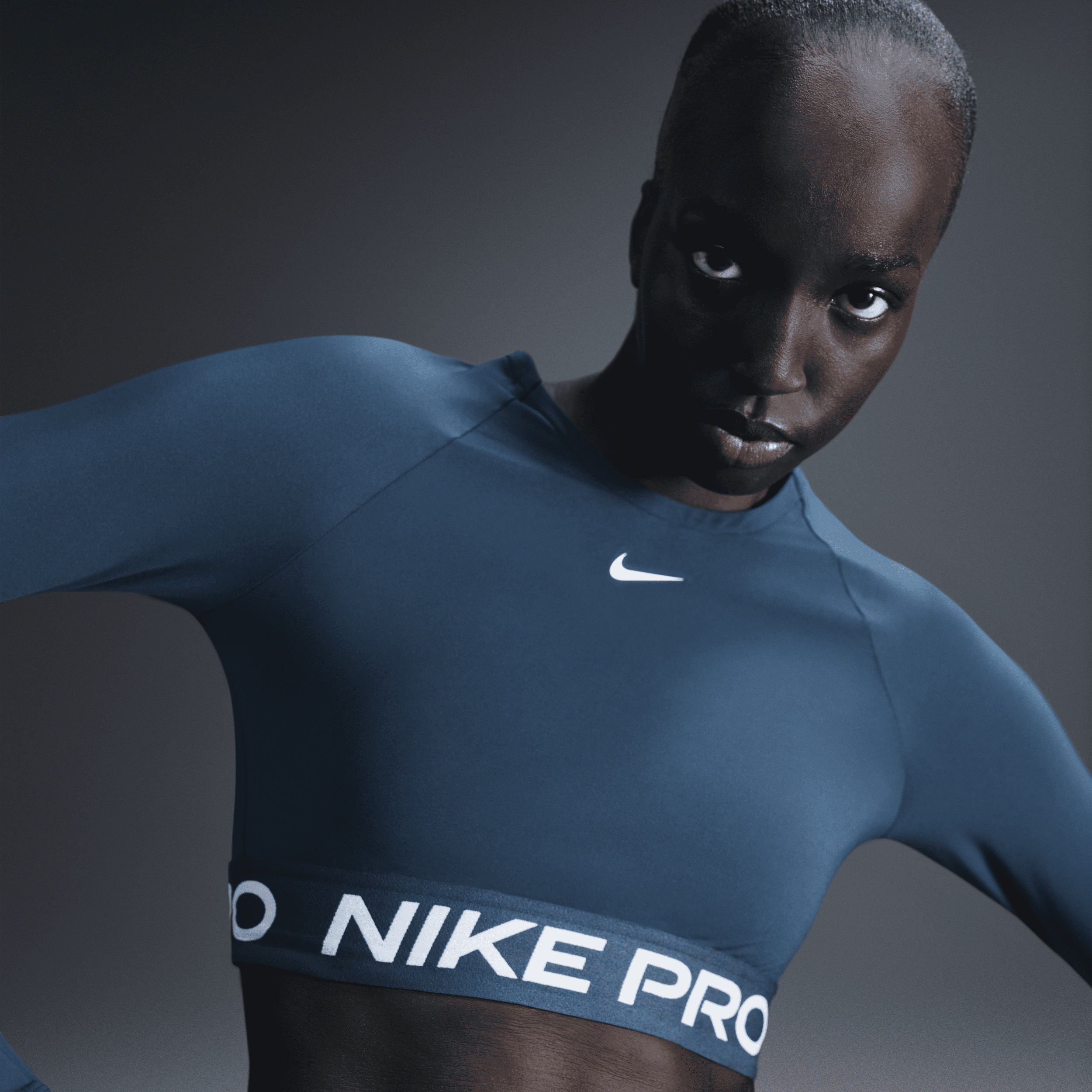 Kort Nike Pro Dri-FIT-top med lange ærmer til kvinder - blå