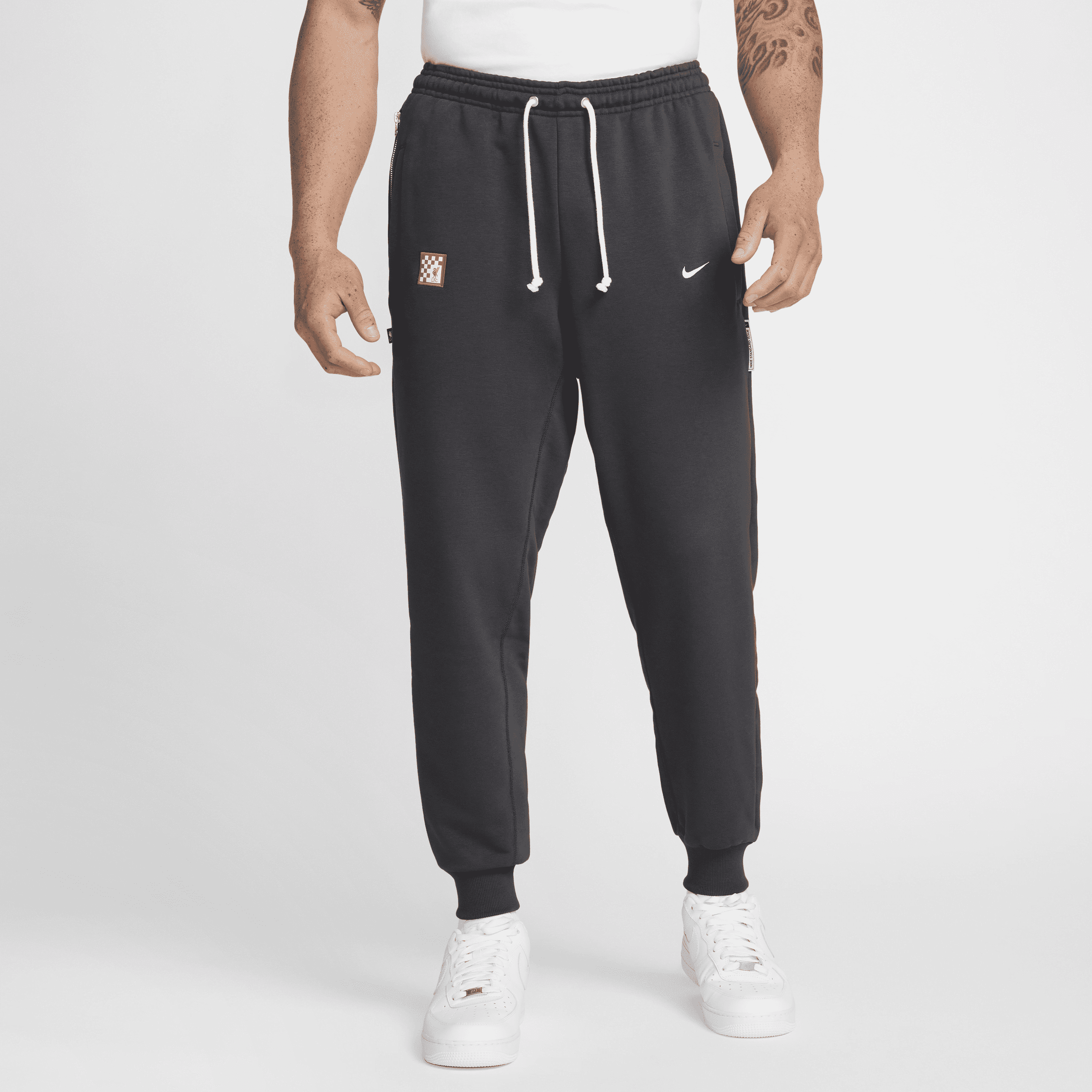 Liverpool FC Standard Issue Third Nike Dri-FIT-fodboldbukser med tapered snit til mænd - grå