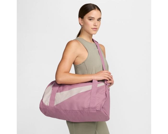 Nike Gym Club Bag 25L - Lilla, Slidstærk Sportstaske med Lynlås & Mesh-lomme